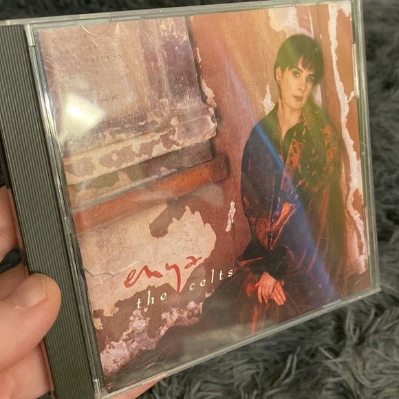 Enya -THE CELTS cd - Picture 5 of 5